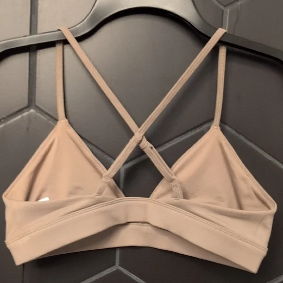 ALO Yoga🤎 NEW COLOR DROP Light Cocoa and White Sports Bra Not Released Yet. - Picture 4 of 8